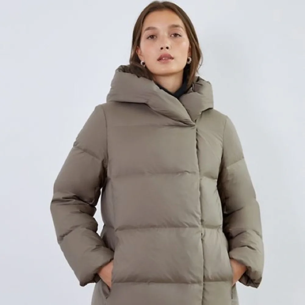 Aritzia Babaton Duvet Puffer Jacket in Taupe - Picture 5 of 7